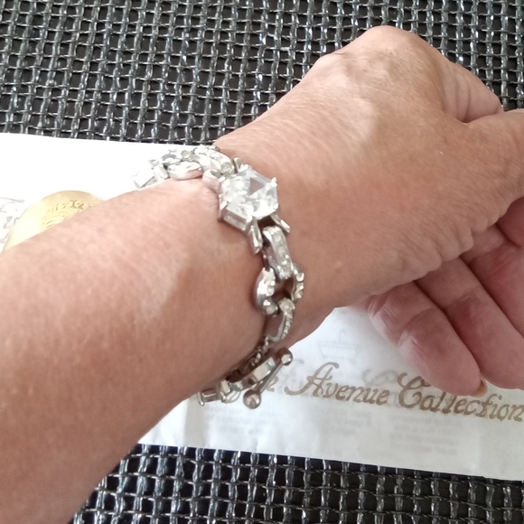 Fifth Avenue Clear Swarovski Crystals Bracelet S/M - Picture 3 of 7